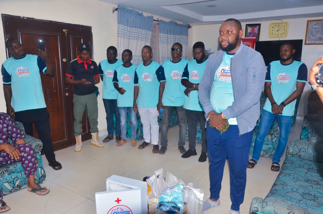 Foundation president addressing volunteers before a health outreach
